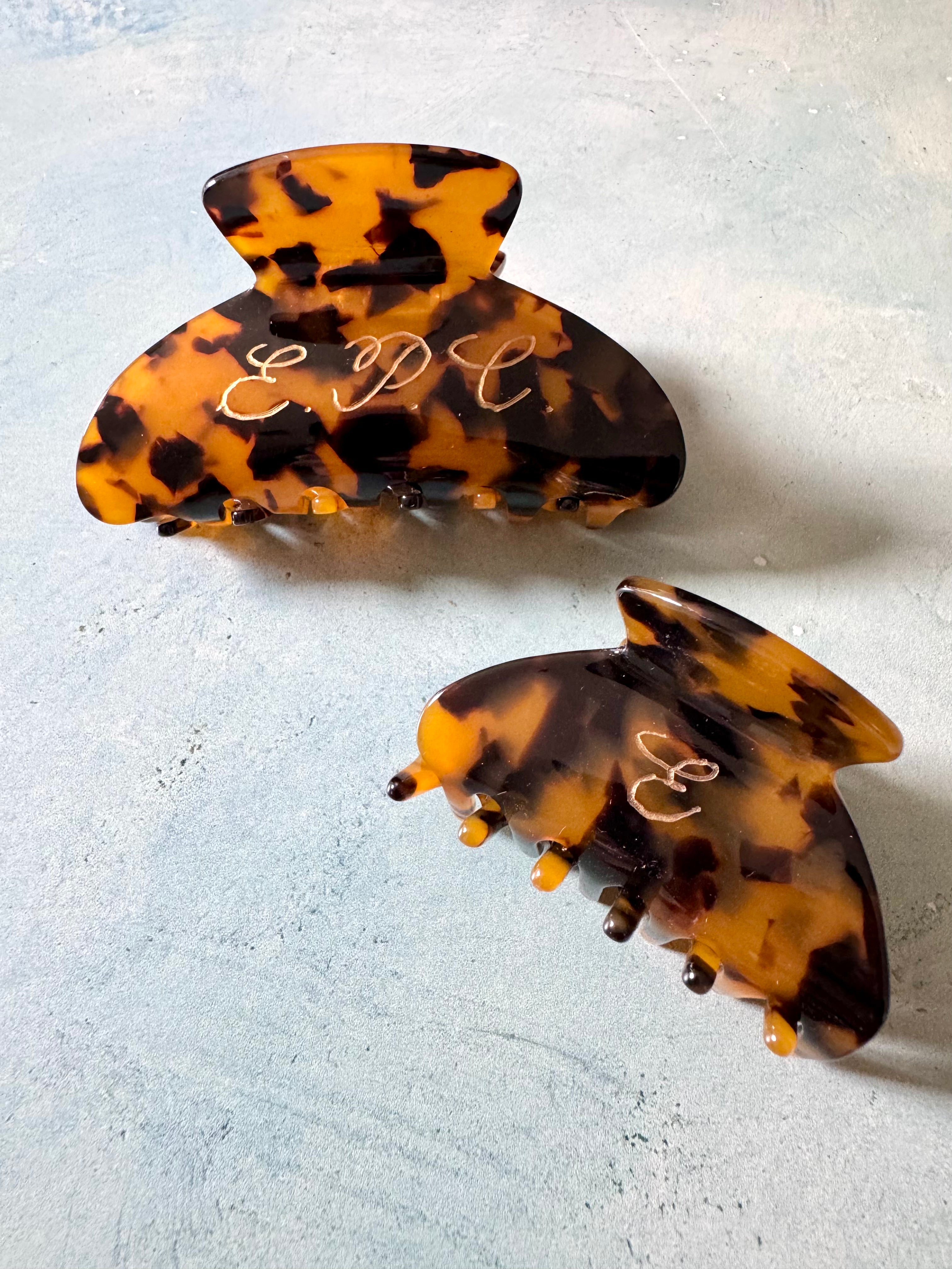 Personalized Engraved Hair Clips & Mirror Set: Custom Dark Tortoiseshell Claw Clips Set with Handheld Mirror